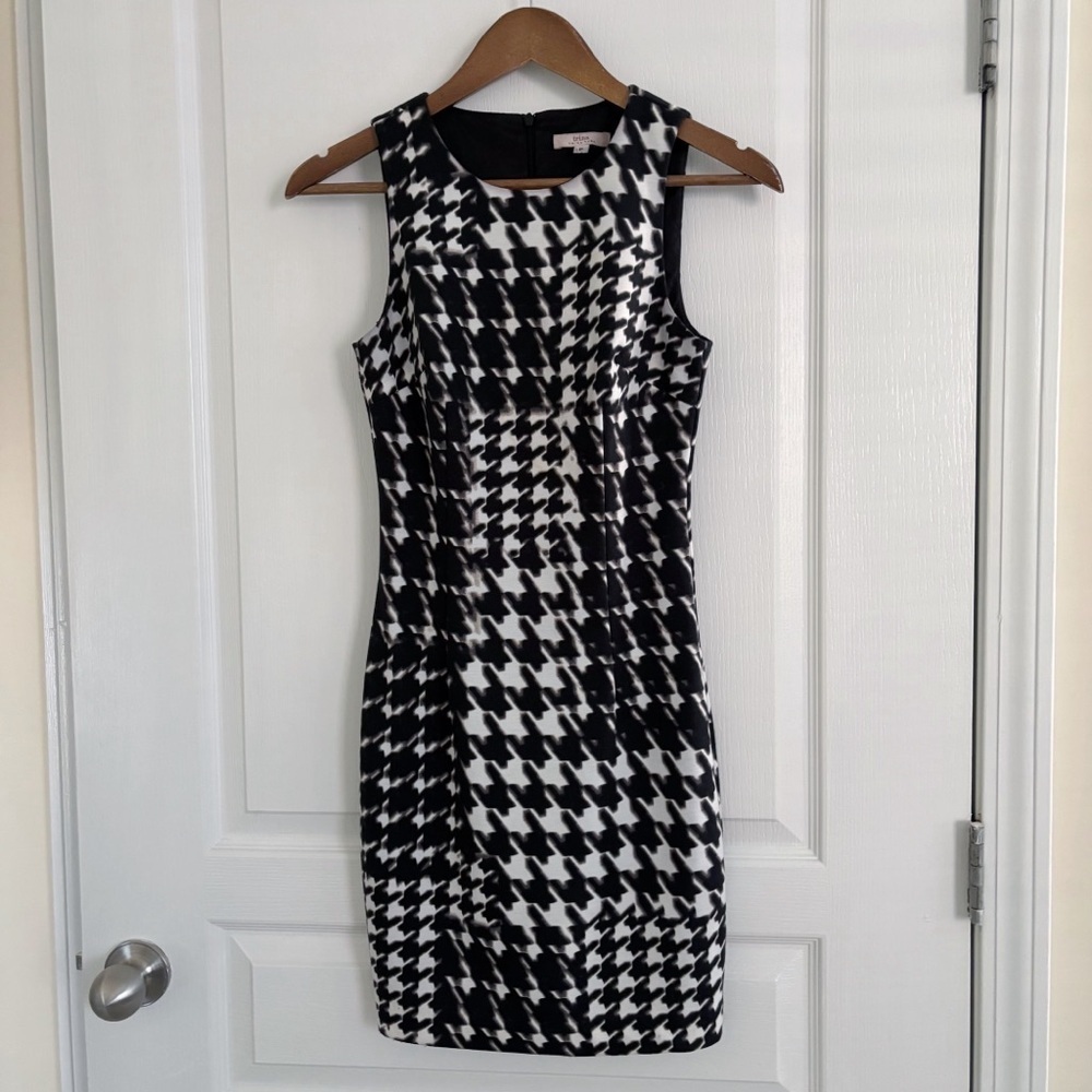 Trina Turk Houndstooth Ponte Knit Sleeveless Shift Dress XS Classic Preppy